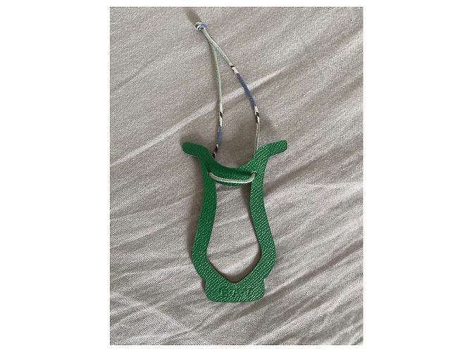 Hermès Petit h Charm Arpa in pelle verde - vista 2