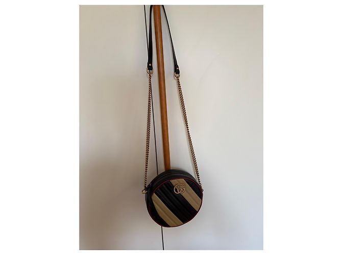Gucci GG Marmont Borsa a Tracolla Rotonda Nero D'oro - vista 15