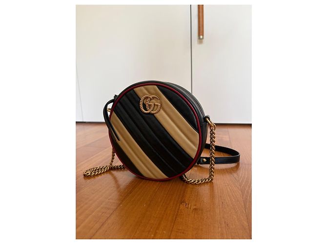 Gucci GG Marmont Borsa a Tracolla Rotonda Nero D'oro - vista 2