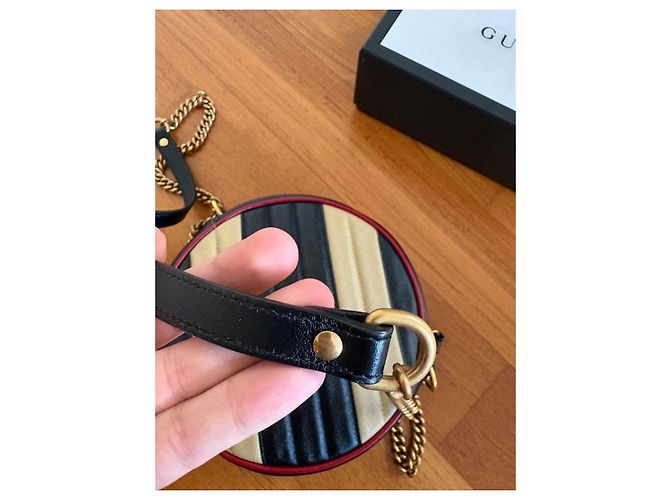 Gucci GG Marmont Borsa a Tracolla Rotonda Nero D'oro - vista 20