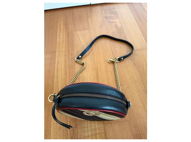 Gucci GG Marmont Borsa a Tracolla Rotonda Nero D'oro - vista 3