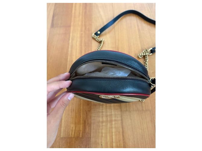 Gucci GG Marmont Borsa a Tracolla Rotonda Nero D'oro - vista 4