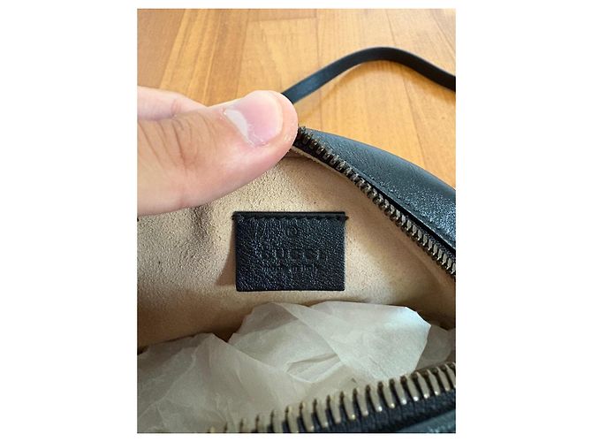 Gucci GG Marmont Borsa a Tracolla Rotonda Nero D'oro - vista 5