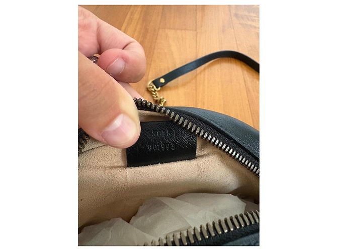 Gucci GG Marmont Borsa a Tracolla Rotonda Nero D'oro - vista 6