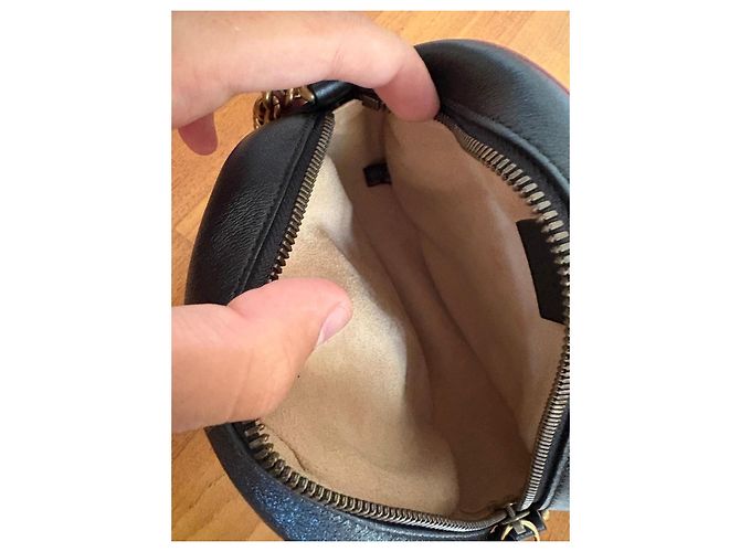 Gucci GG Marmont Borsa a Tracolla Rotonda Nero D'oro - vista 7