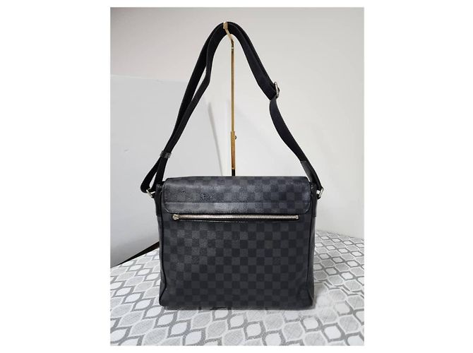 Louis Vuitton Borsa a Tracolla District GM Damier Graphite Nero - vista 3