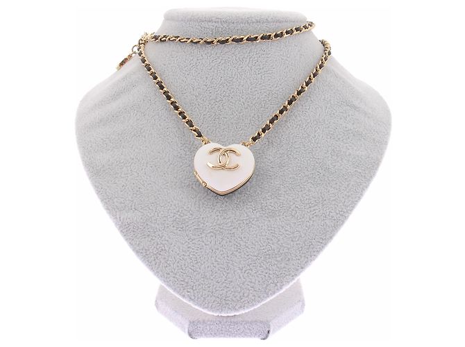 Collana a cuore Chanel in pelle nera Nero - vista 2