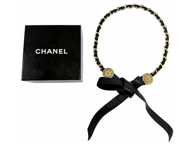 CHANEL Vintage Leder-Kettenbandgürtel mit Coco Mark Metall-Logo Schwarz Golden - Ansicht 2
