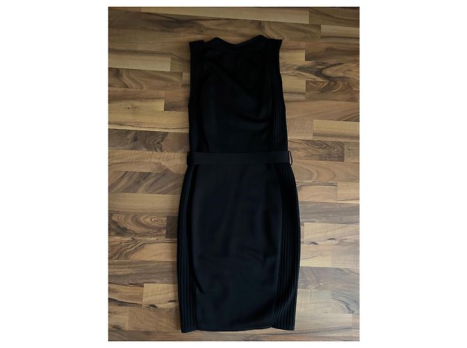 Gucci schwarzes ärmelloses Strickkleid mit Gürtel - Ansicht 2
