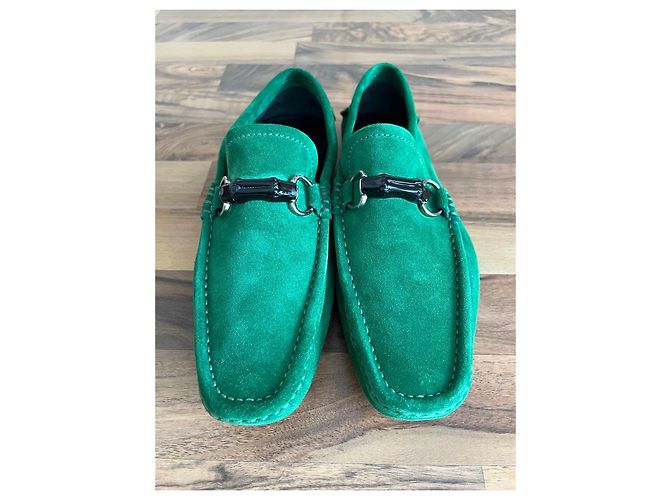 Mocassini Gucci in suede verde dettaglio Bamboo - vista 2