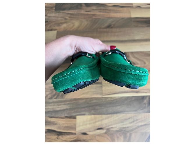 Mocassini Gucci in suede verde dettaglio Bamboo - vista 5