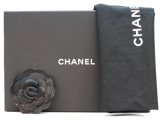 Borsa a tracolla portafoglio Chanel Classic Caviar nera senza logo Nero - vista 12