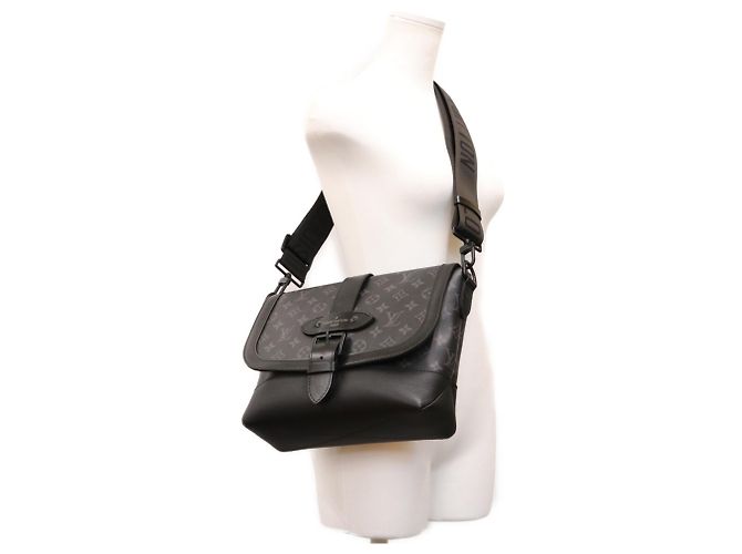 Louis Vuitton M45911 Monogram Eclipse Saumur Messenger Shoulder Bag Negro - vista 13