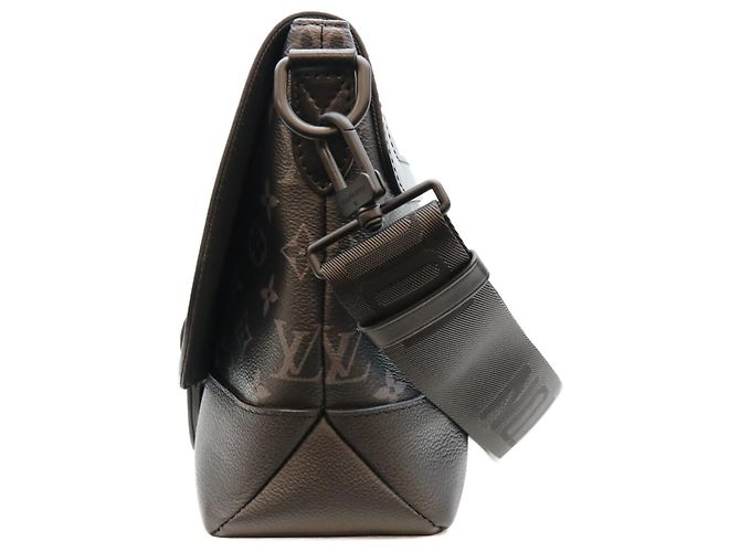 Louis Vuitton M45911 Monogram Eclipse Saumur Messenger Shoulder Bag Negro - vista 2