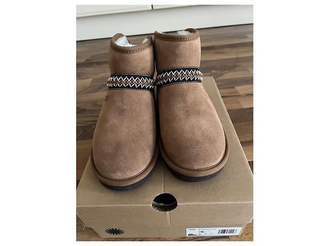 UGG Classic Mini Crescent - Botas de Gamuza Marrón Castaño - vista 2
