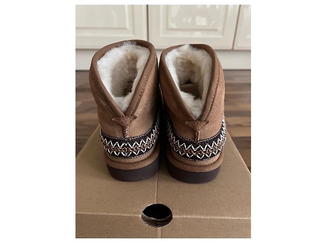 UGG Classic Mini Crescent - Botas de Gamuza Marrón Castaño - vista 3