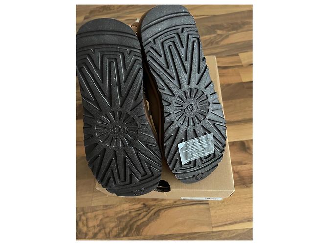UGG Classic Mini Crescent - Botas de Gamuza Marrón Castaño - vista 4