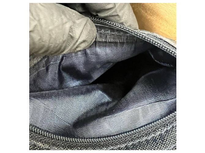 Loewe Vintage Leder-Rund-Tote-Bag mit eingraviertem Logo und Reißverschluss Marineblau - Ansicht 10