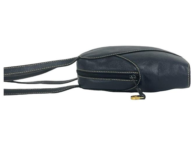 Loewe Vintage Leder-Rund-Tote-Bag mit eingraviertem Logo und Reißverschluss Marineblau - Ansicht 5