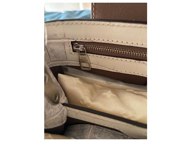 Louis Vuitton Capucines BB in pelle di coccodrillo bianca Bianco - vista 6