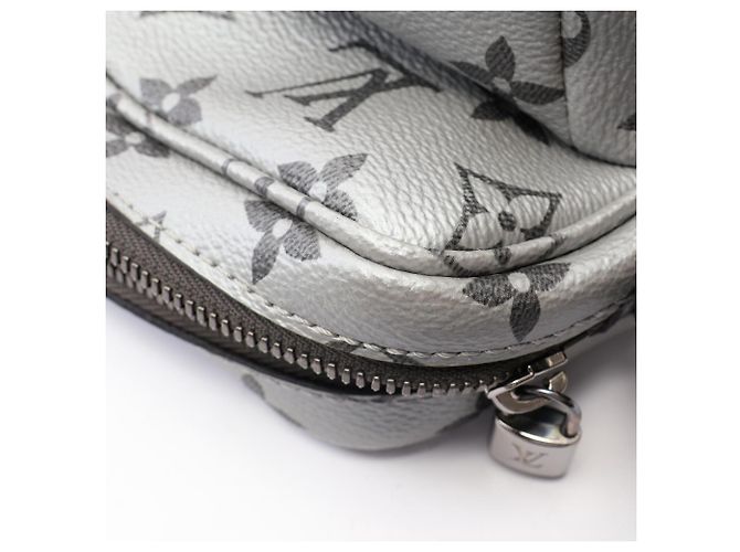 Bolsa de Ombro Louis Vuitton Reflect Messenger PM Prata - vista 6