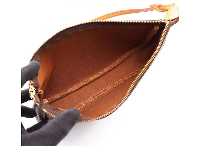Bolsa Louis Vuitton Pochette Accessoires Marrom - vista 3