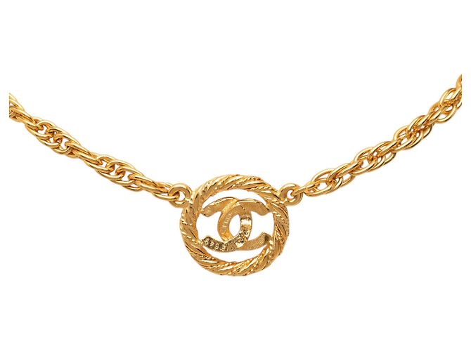 Collana con pendente rotondo Chanel Gold CC placcato oro D'oro - vista 3