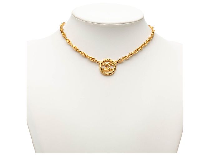 Collana con pendente rotondo Chanel Gold CC placcato oro D'oro - vista 7