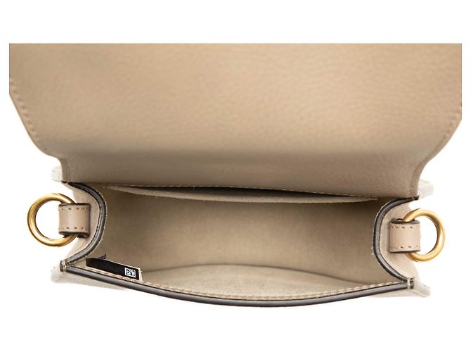 Bolsa Nile Chloé Pequena em Couro Bege com Alça de Pulso - vista 4