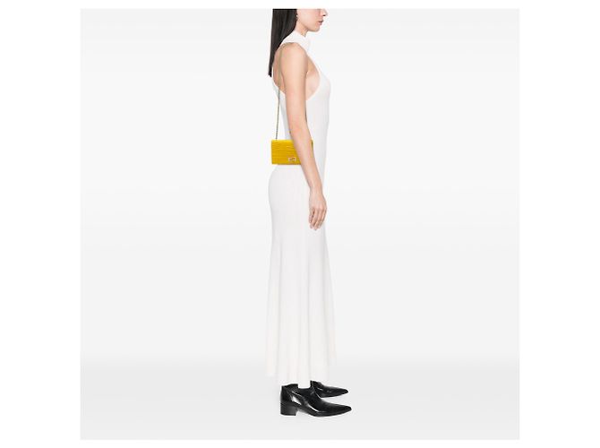 Clutch de corrente Fendi em Nappa com logo em relevo amarelo - vista 7