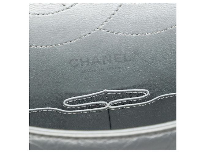 Chanel Silver Quilted Metallic Aged Calfskin Reissue 2.55 Double Flap 227 Argenté - vue 5