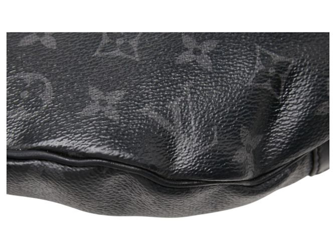 Bolsa Tiracolo Louis Vuitton Monogram Eclipse Discovery Preto - vista 5