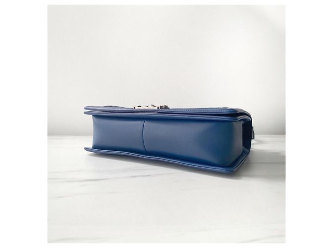 Chanel New Medium Boy Bag Blau Chevron gestepptes Lammleder - Ansicht 5