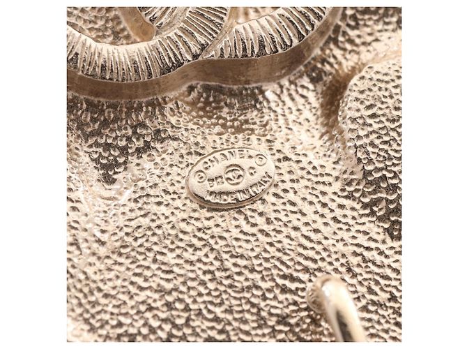 Broche Cuadrado Chanel Coco Mark Blanco Dorado - vista 3