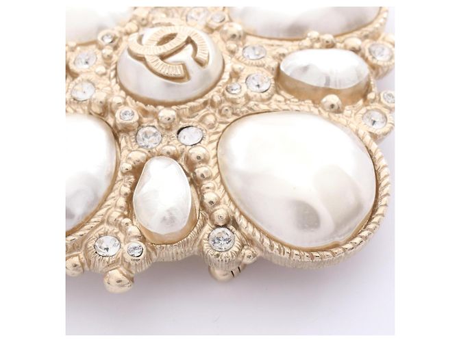 Broche Cuadrado Chanel Coco Mark Blanco Dorado - vista 4