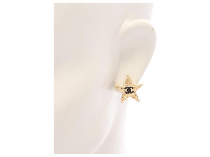 Brincos Chanel Coco Mark Star B24P Preto Dourado - vista 4