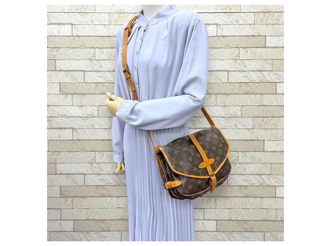 Louis Vuitton Saumur 30 Monogram Schultertasche Braun - Ansicht 2
