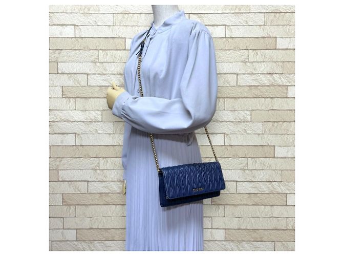 Miu Miu Matelassé Schultertasche Marineblau - Ansicht 2