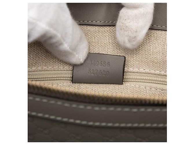 Bolsa Gucci Micro Guccissima Cinza - vista 6