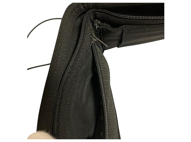 Miu Miu Nylon Schultertasche Schwarz - Ansicht 12
