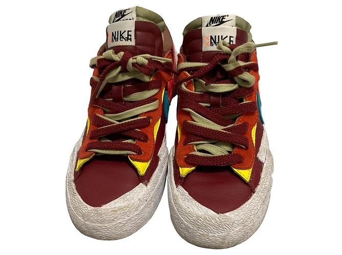 Nike sacai KAWS Blazer Low Sneakers Rosso - vista 2