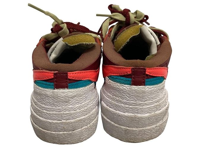 Nike sacai KAWS Blazer Low Sneakers Rosso - vista 4