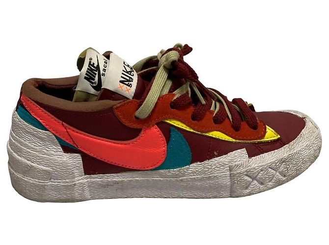 Nike sacai KAWS Blazer Low Sneakers Rosso - vista 5