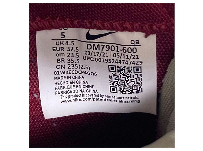 Nike sacai KAWS Blazer Low Sneakers Rosso - vista 8