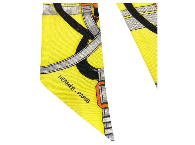 Pañuelo de seda Hermès Grand Manège Detail Amarillo - vista 3