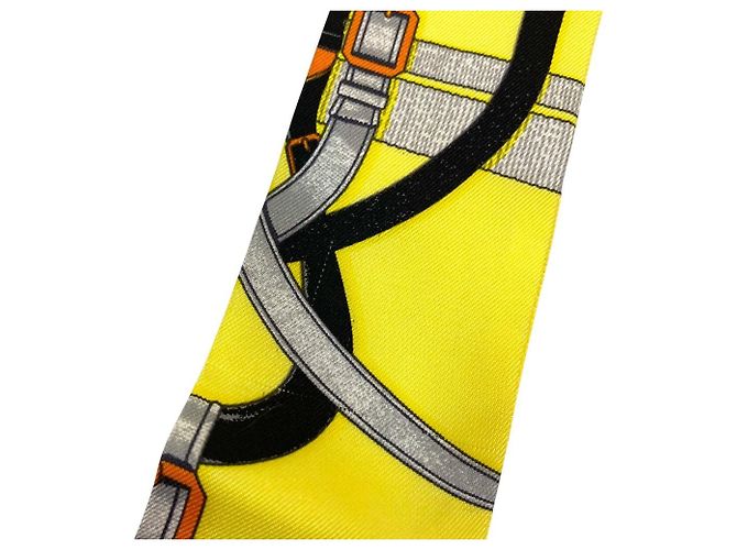 Pañuelo de seda Hermès Grand Manège Detail Amarillo - vista 5