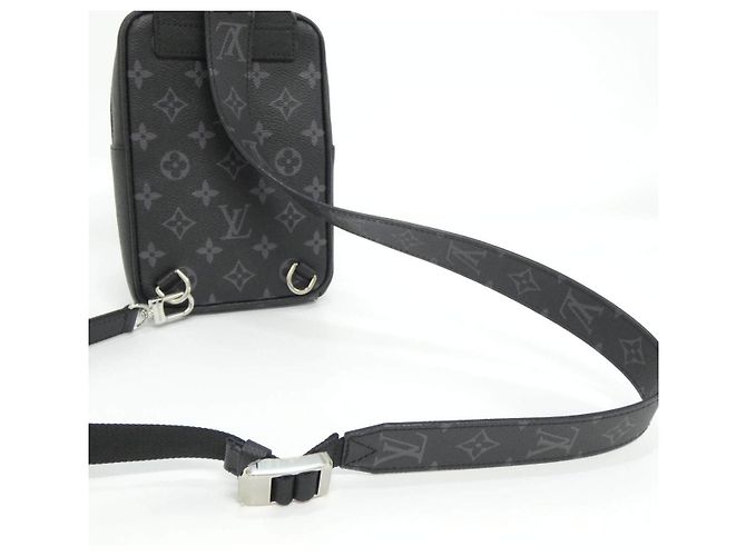 Borsa a tracolla Louis Vuitton Taiga Llama Nero - vista 8