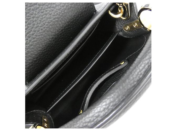 Bolsa Louis Vuitton Capucines MINI Taurillon 2way Preto - vista 10