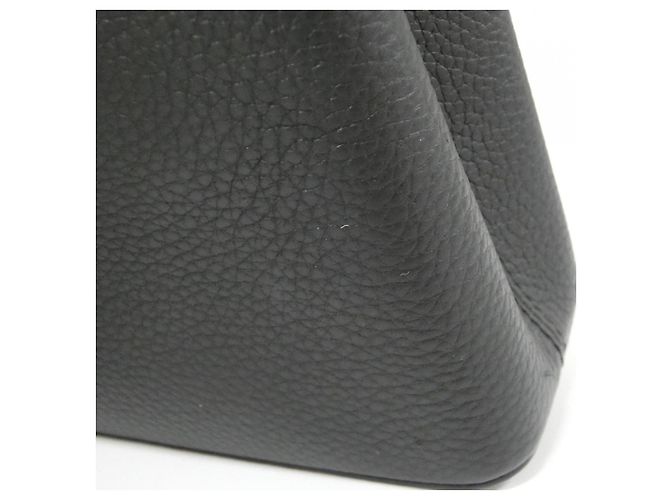 Bolsa Louis Vuitton Capucines MINI Taurillon 2way Preto - vista 8