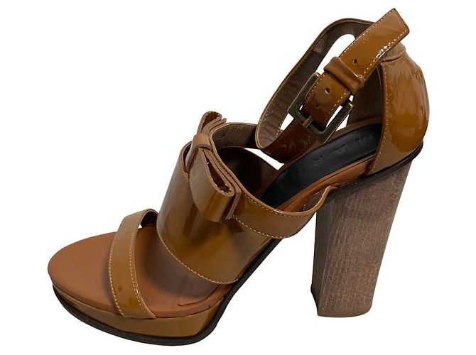 Marni Sandalen aus Lackleder mit Holzabsatz Braun - Ansicht 4